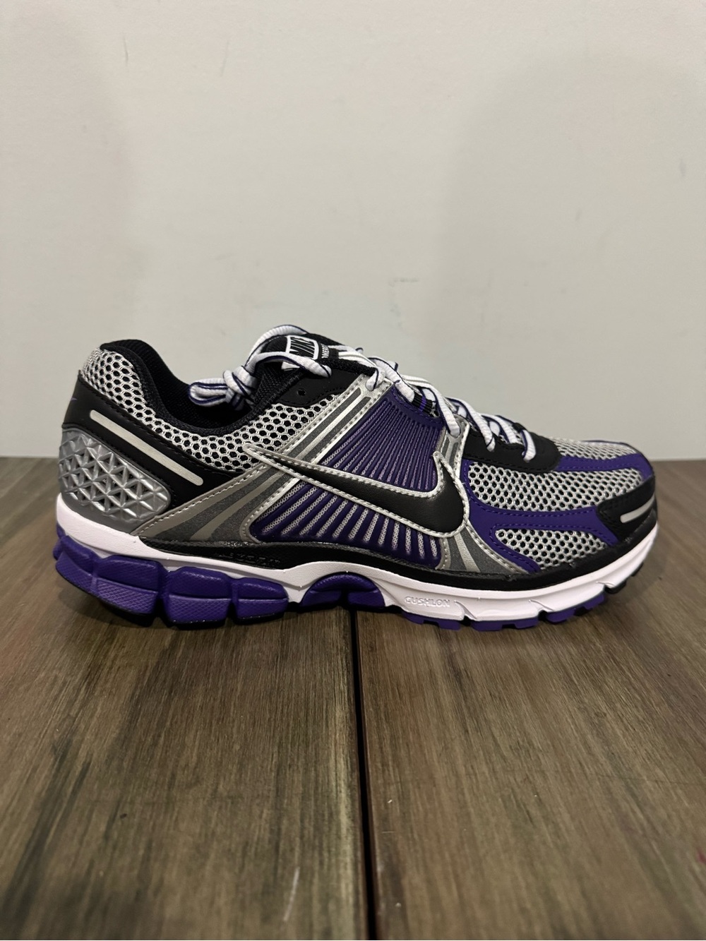 NIKE ZOOM VOMERO 5 METALLIC SILVER COURT PURPLE UNISEX SHOES